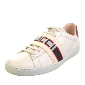 Like new wore 3-4 times, fits women 7.5